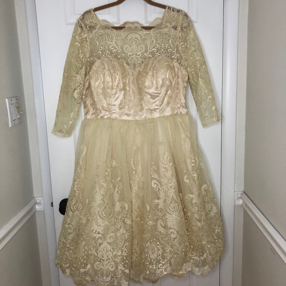 Chi Chi London ModCloth Gilded Grace Lace … - Picture 3 of 14